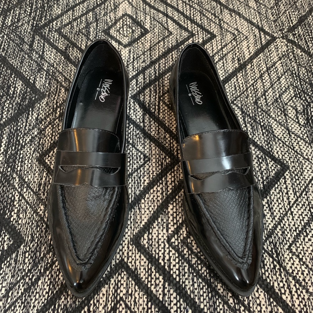 Black Pointed Toe Flat
